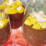 Schokodessert mit Mango und Kokosmilch vegan zuckerfrei